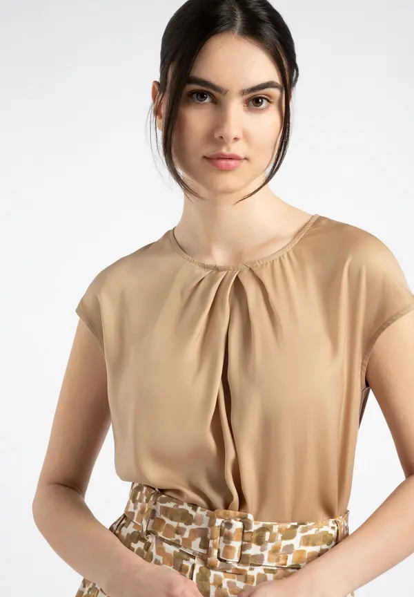 More & More Shirt mit Satinfront, soft toffee, Sommer-Kollektion Muttertagsangebot