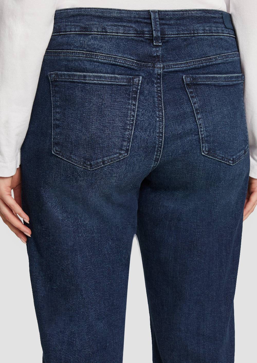 s.Oliver Jeans / Curvy Fit / Mid Rise / Semi Wide Leg Rabatt