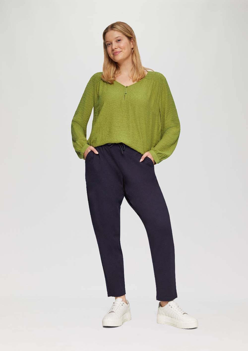 s.Oliver Strukturierte Bluse aus Viskosemix mit Smok Detail Blitzangebot