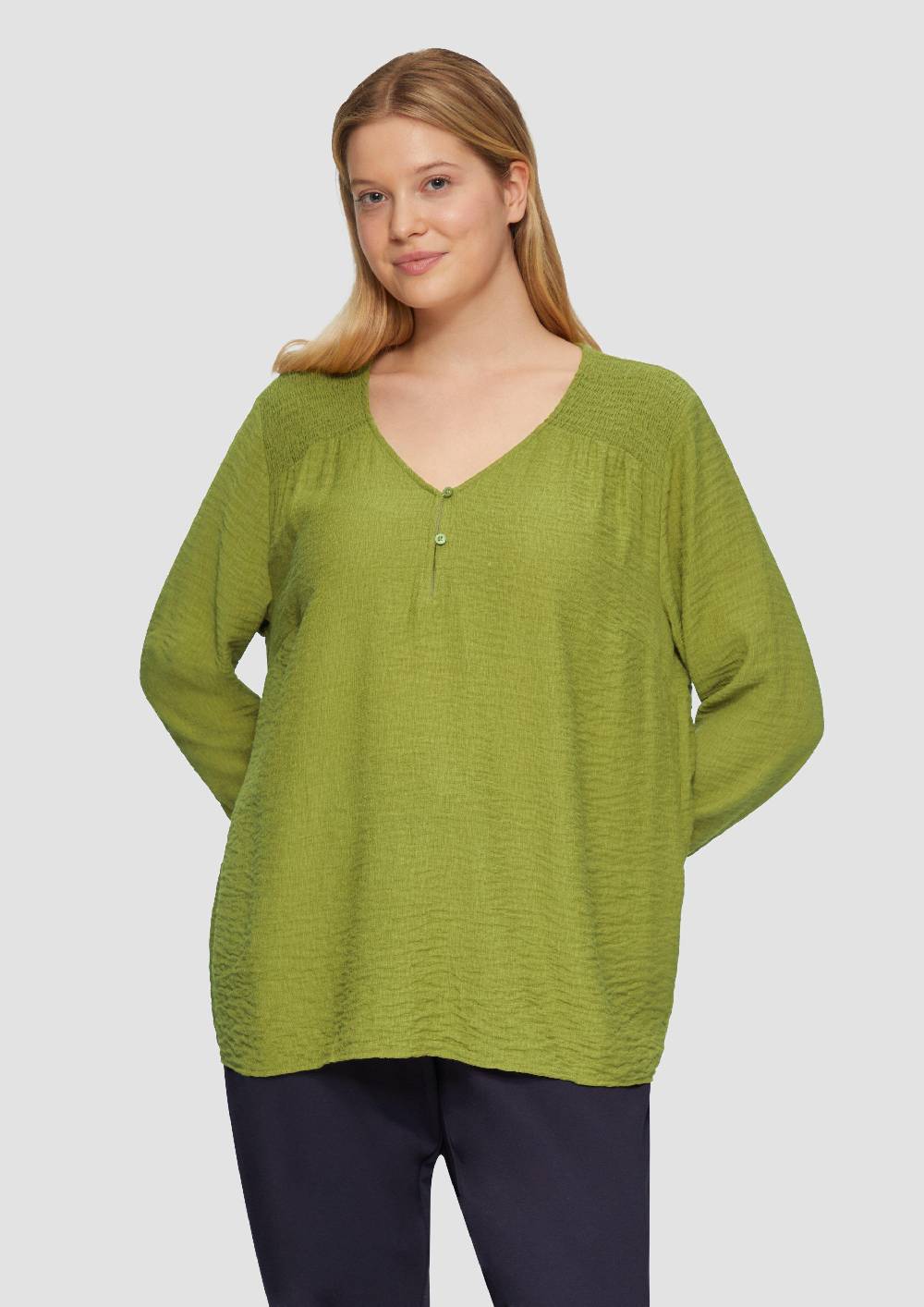 s.Oliver Strukturierte Bluse aus Viskosemix mit Smok Detail Blitzangebot
