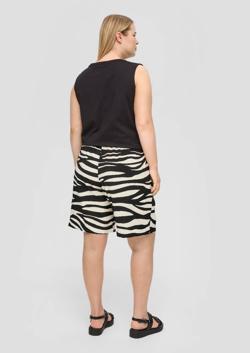 s.Oliver Shorts mit Eingrifftaschen und elastischem Bund Black Friday Preise