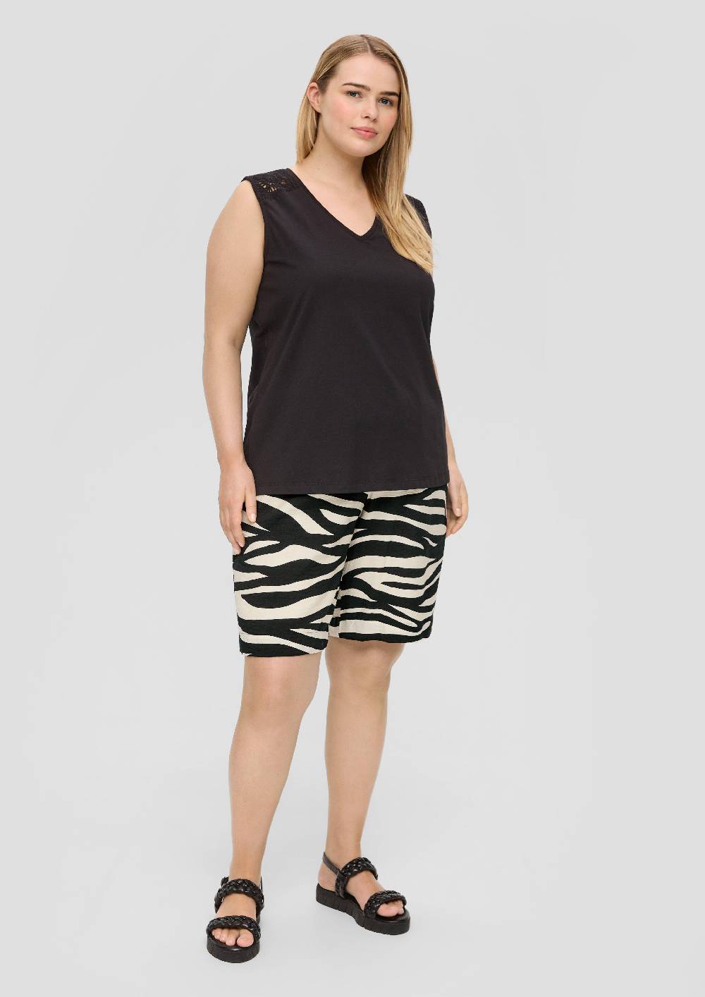 s.Oliver Shorts mit Eingrifftaschen und elastischem Bund Black Friday Preise
