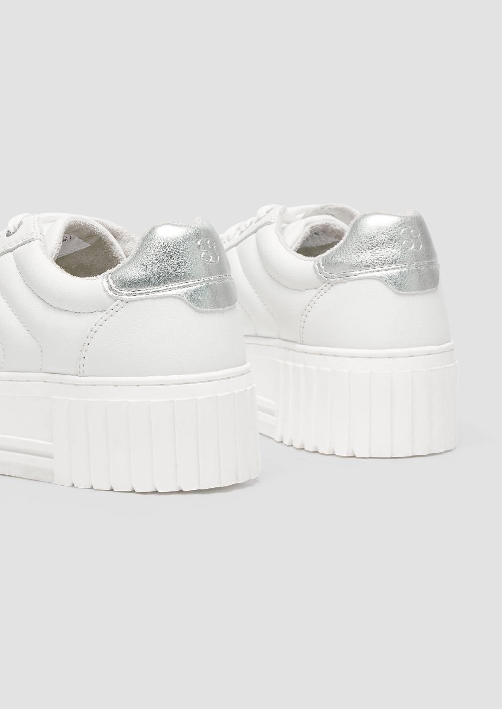 s.Oliver Plateausneaker mit Kontrastsohle Black Friday