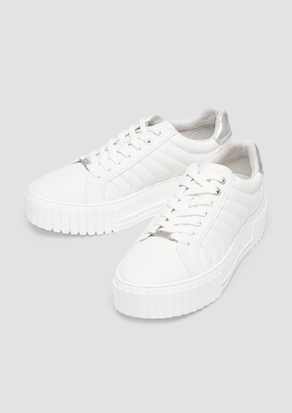 s.Oliver Plateausneaker mit Kontrastsohle Black Friday
