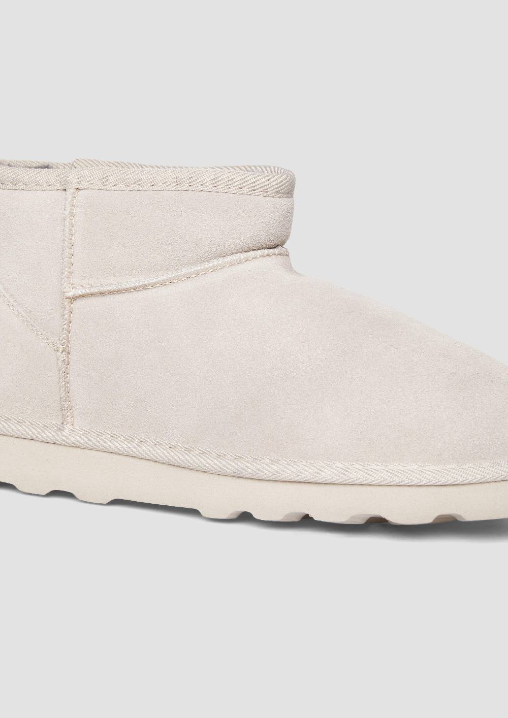 s.Oliver Flache Stiefel aus Leder JETZT KAUFEN