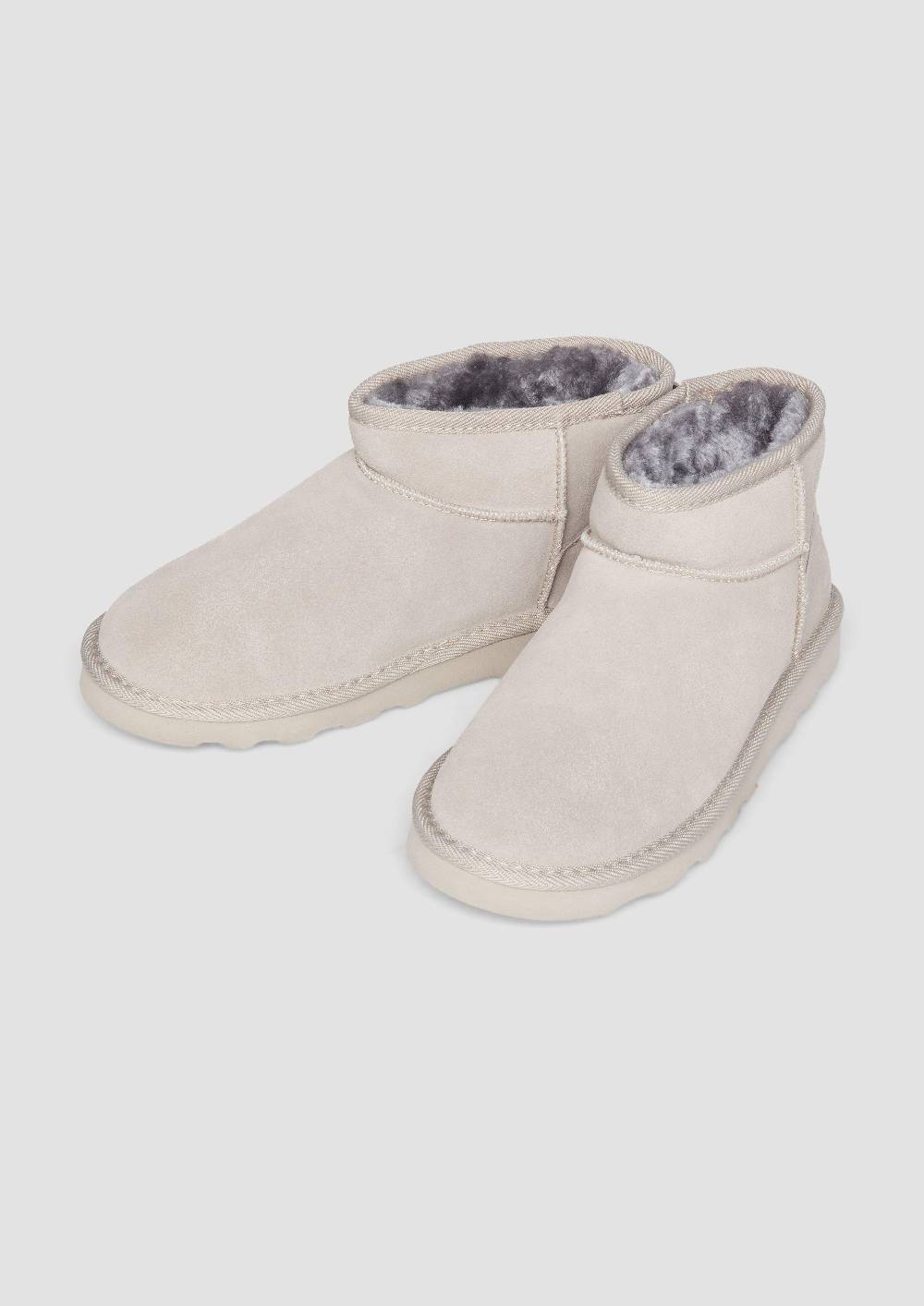 s.Oliver Flache Stiefel aus Leder JETZT KAUFEN