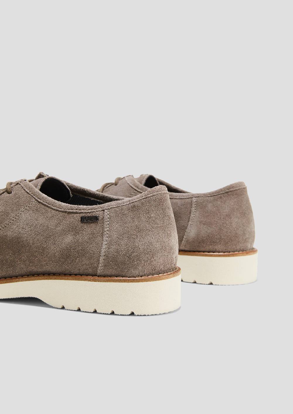 s.Oliver Slipper aus Leder mit Ziernähten Neueste Mode