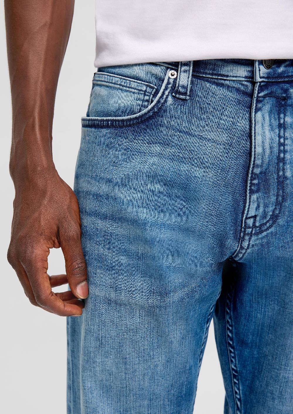 s.Oliver Jeans Mauro / Regular Fit / High Rise / Tapered Leg Vierteljährliche Förderung