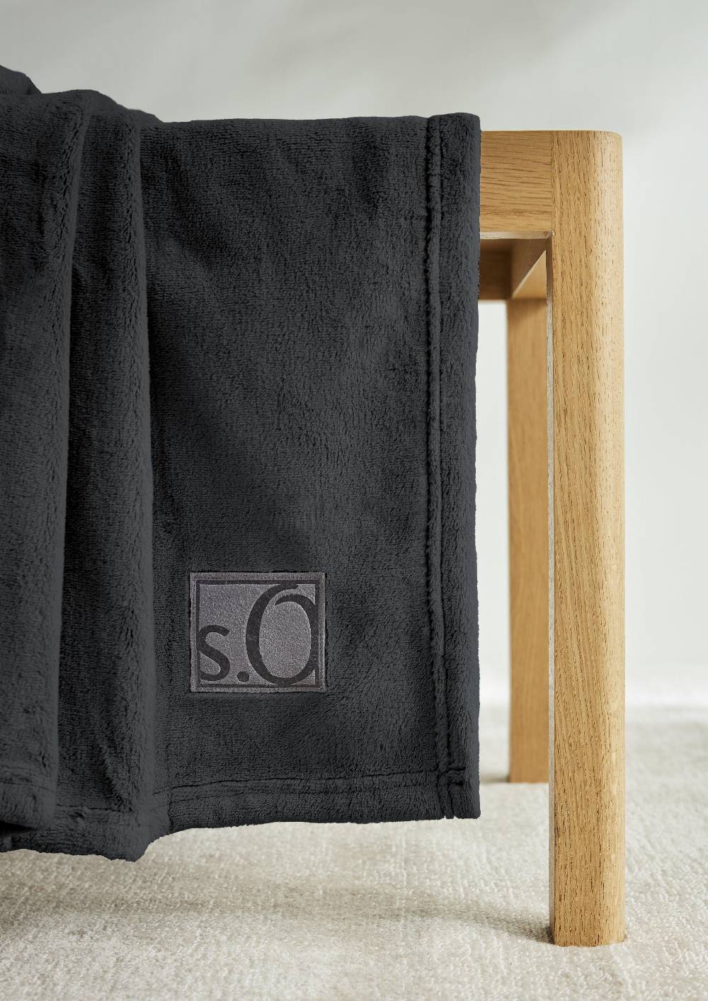 s.Oliver Weiche Decke mit Logo-Detail Top Angebot