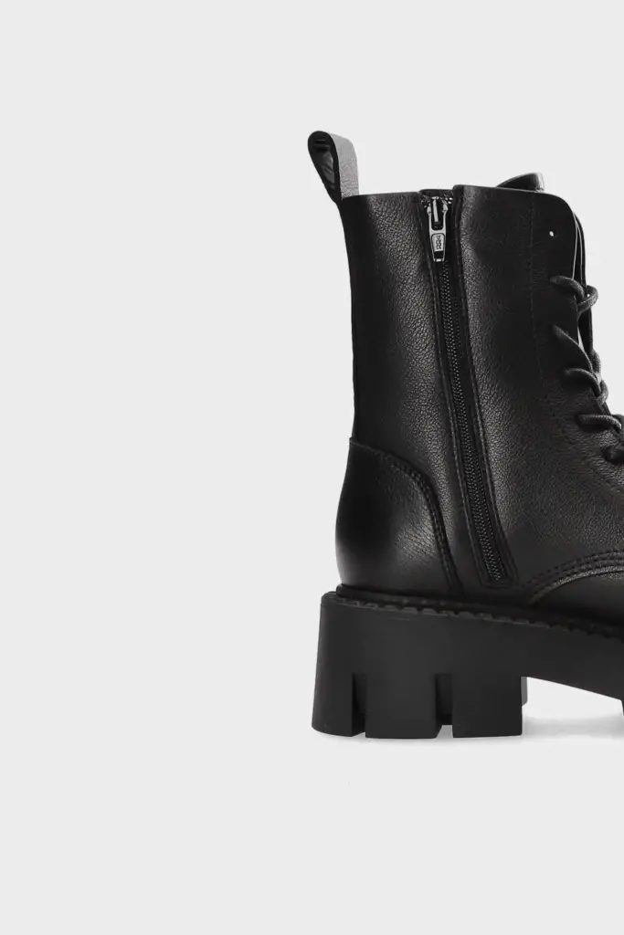 Studio Copenhagen CPH130 leather black Nur für heute