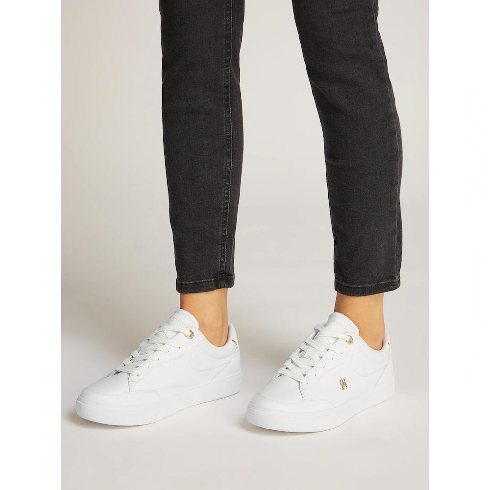 Tommy Hilfiger Plateausneaker »ESSENTIAL CHIC COURT SNEAKER« Freizeitschuh Schnürschuh Halbschuh mit TH-Schmuckelement online kaufen Angebote