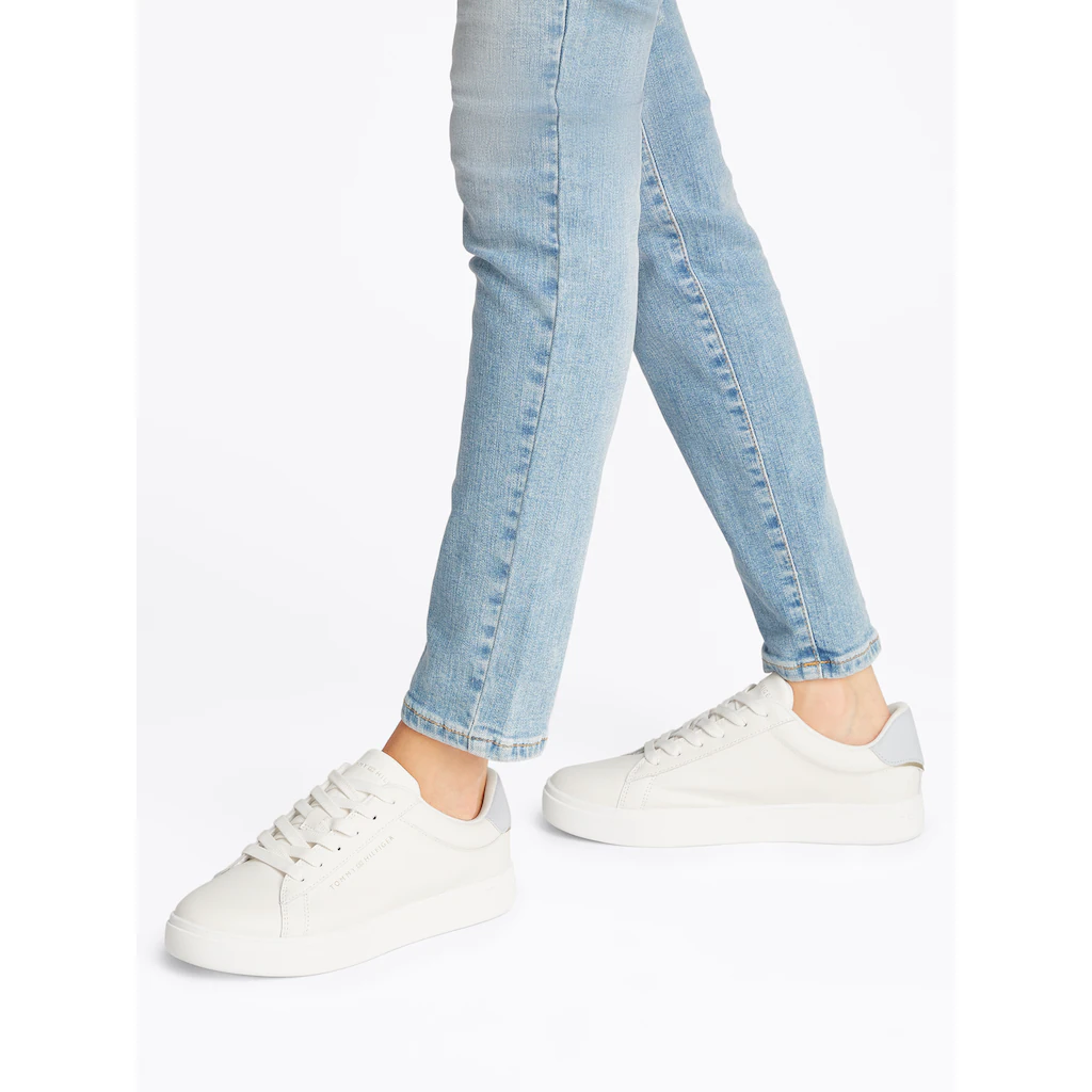 Tommy Hilfiger Plateausneaker »ESSENTIAL COURT SNEAKER« Freizeitschuh Halbschuh Schnürschuh mit Logoschriftzug online bestellen Tiefpreis