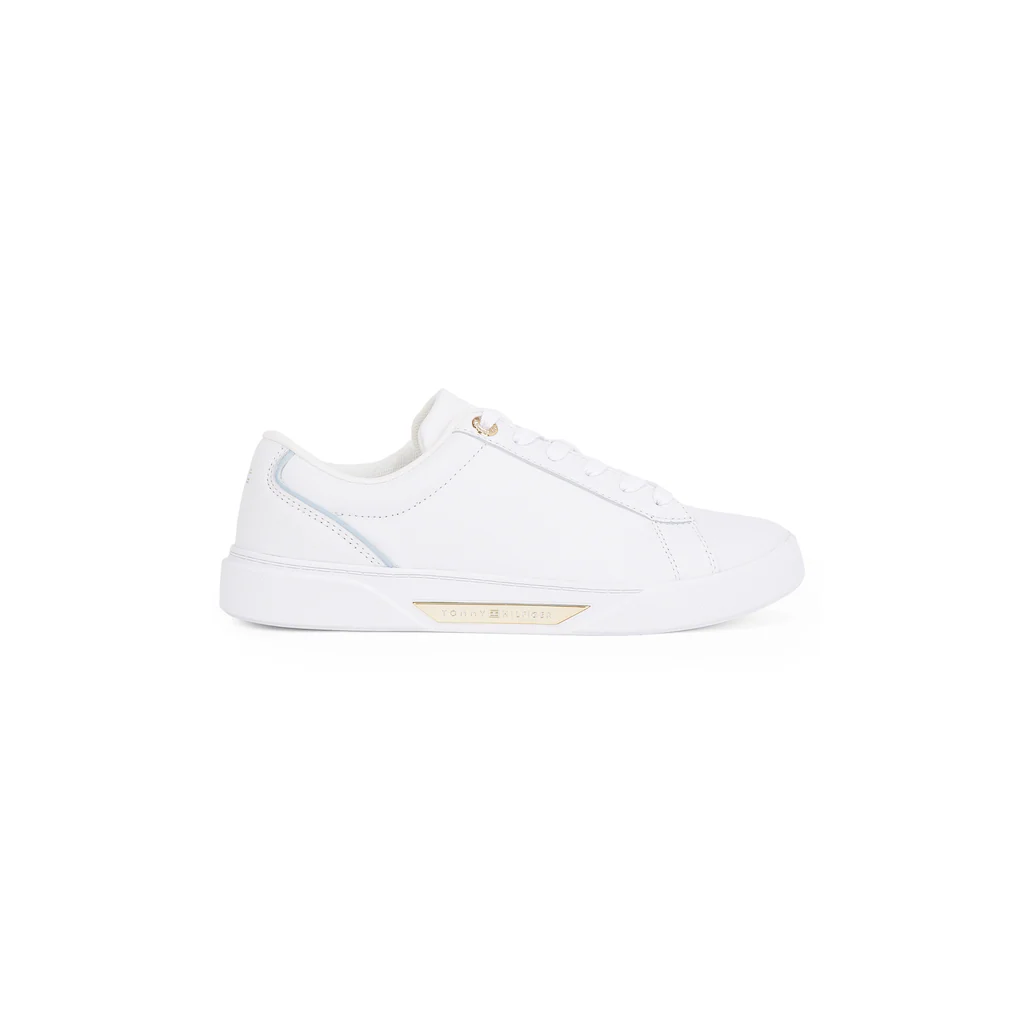 Tommy Hilfiger Plateausneaker »CHIC COURT SNEAKER« Freizeitschuh Halbschuh Schnürschuh goldfarbenes Schmuckelement ▷ für Jubiläumsangebot