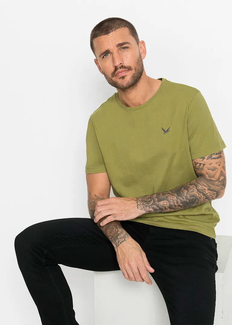 bonprix Schöne T-Shirts im 3er Pack mit kleiner Stickerei auf der Brust Versandkostenfrei