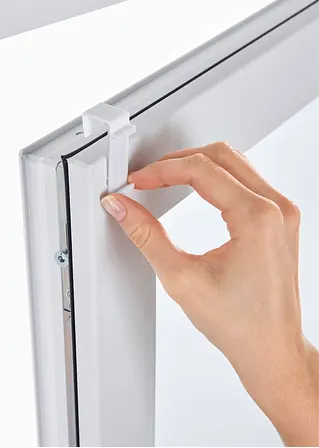 bonprix Stilistische Blumen auf moderner Fensterdekoration Saisonschlussverkauf